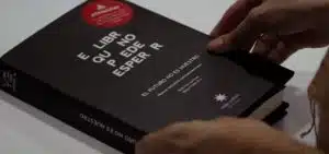 Un livre dont l’encre disparaît après deux mois