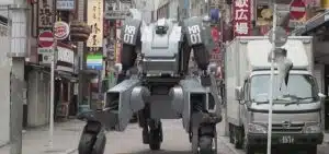 Un robot de 13 mètres qui peut être personnalisé, piloté et contrôlé à distance