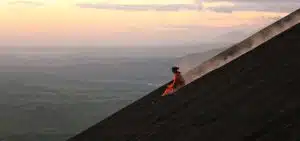 En Amérique centrale, on surfe aussi sur les volcans