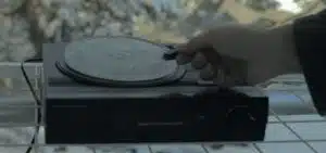 Un disque en glace permet d’écouter de la musique
