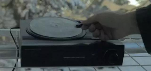 Un disque en glace permet d’écouter de la musique