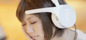 Au Japon, un casque audio détecte l’humeur de l’utilisateur pour jouer une musique adaptée