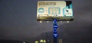 Au Pérou, un panneau publicitaire transforme l’humidité en eau potable