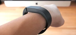 Un bracelet électronique qui rend la vie plus saine