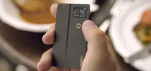 Une carte qui remplace tout ce qui se trouve dans un porte-monnaie