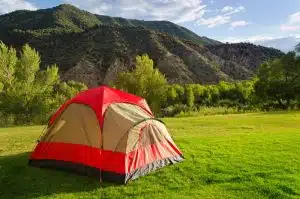 Une plateforme web pour trouver un terrain privé où camper