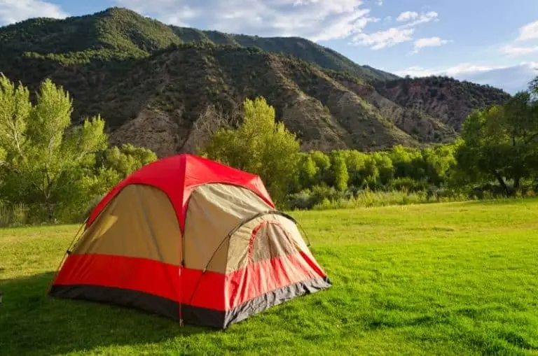 Une plateforme web pour trouver un terrain privé où camper