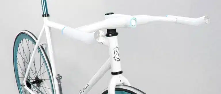 Un guidon de vélo qui déclenche les clignotants automatiquement en fonction de l’itinétaire prévu