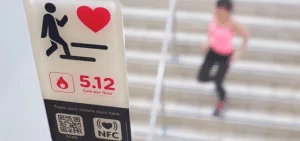 À Londres, des affiches indiquent le nombre de calories brûlées lorsqu’on prend les escaliers