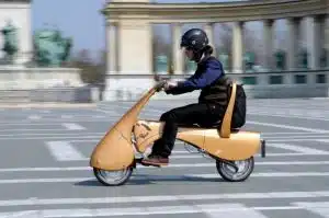 Un scooter électrique pliable