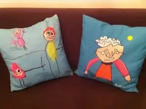 Des dessins d’enfants transformés en oeuvres d’art