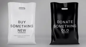 Un sac de shopping encourage les consommateurs à donner des vêtements à chaque fois qu’ils en achètent de nouveaux