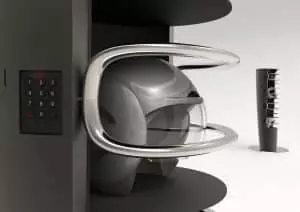 Une borne permet de mettre son casque en sécurité au lieu de devoir le porter