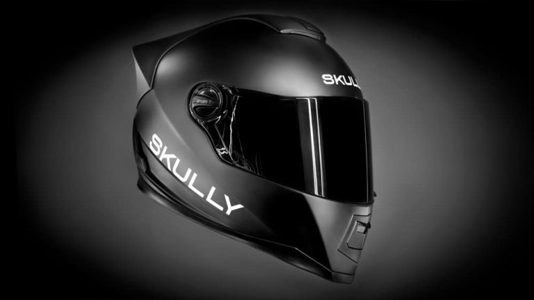 Un casque de moto intelligent