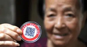 Un badge avec QR code pour aider les personnes âgées à retrouver le chemin de leur maison