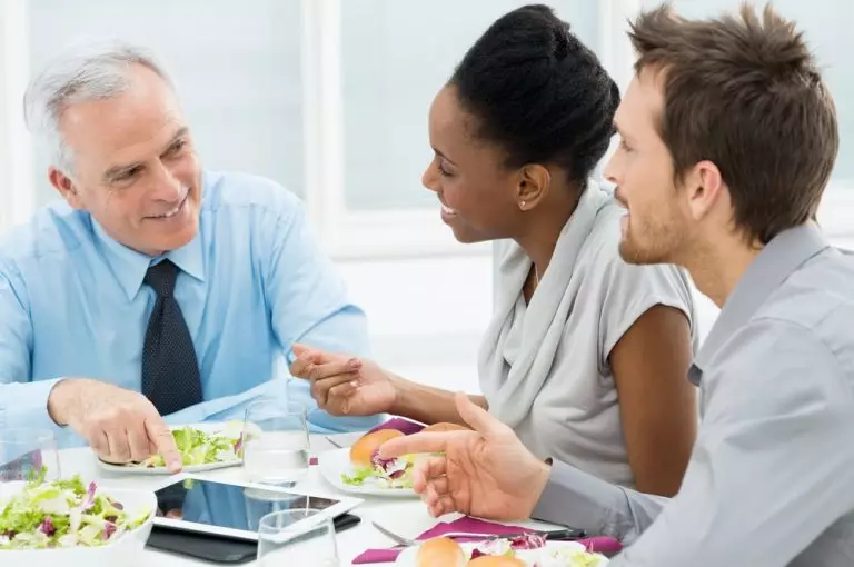 Une plateforme de social dining professionnel, internationale et géolocalisée