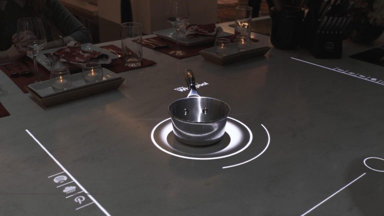 Une plaque de cuisson interactive