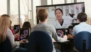 Une plateforme connecte les salles de classe avec des professionnels du monde entier