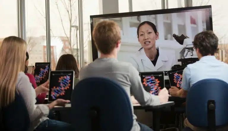 Une plateforme connecte les salles de classe avec des professionnels du monde entier