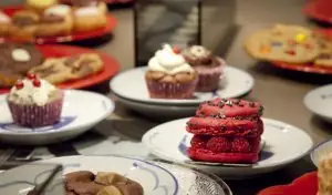Un service de livraison de gâteaux et de chocolats de grands pâtissiers