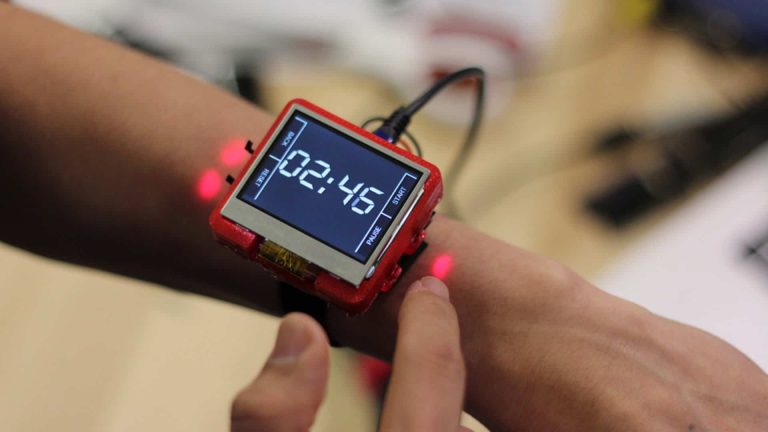 Un clavier pour montre connectée qui s’affiche sur la peau