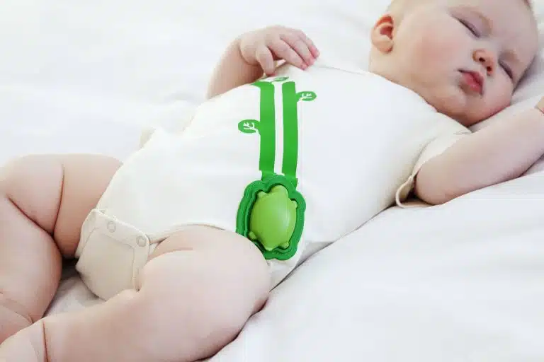 Un capteur surveille les mouvements d’un bébé pour éviter aux parents les nuits blanches