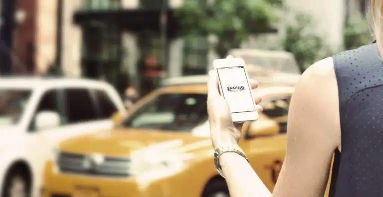 Une appli comme Tinder mais pour acheter des produits d’un simple glissement de doigt