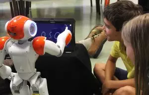 Enseigner à des robots permet aux enfants d’améliorer leur écriture