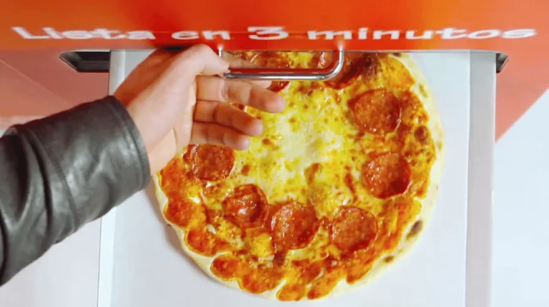 Des italiens inventent le premier distributeur automatique de pizza fraîche