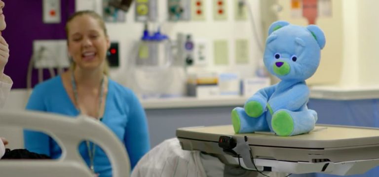 Une peluche intelligente peut communiquer avec des enfants malades