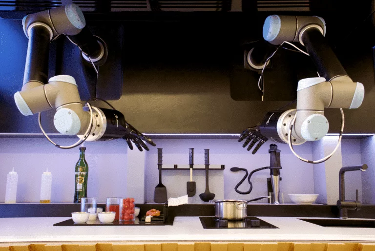 Un robot qui prépare le dîner avec ses propres mains