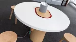 Une table qui écoute et comprend les conversations