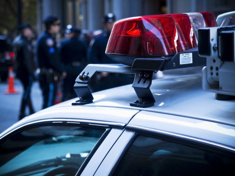 Aux Etats-Unis, la police distribue des colis alimentaires bons pour la santé