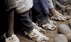 Des chaussures qui s’adaptent aux pieds des enfants pendant au moins 5 ans