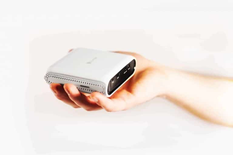 Un vidéo projecteur portable peut créer un écran tactile de 80 pouces sur n’importe quelle surface