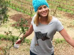 Des t-shirts stylisés et fabriqués en sur-mesure pour soutenir une cause sociale