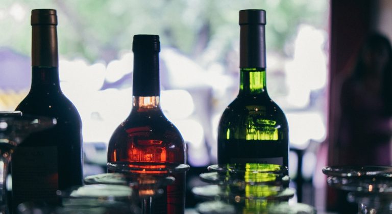 Un détaillant de vin en ligne ne révèle les étiquettes qu’après l’achat