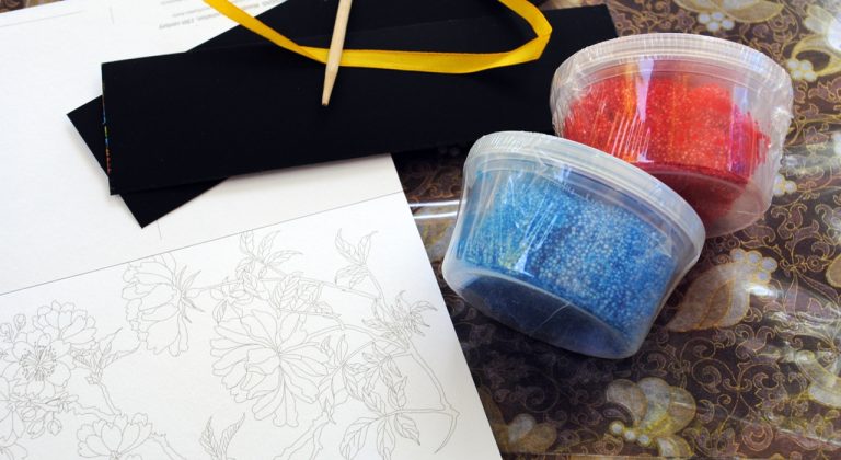 Un coffret d’objets pour les amis dans le besoin