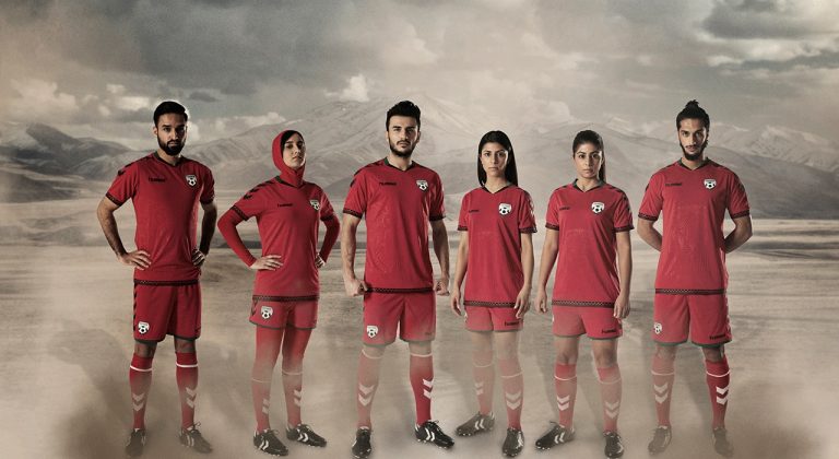 En Afghanistan, l’équipe féminine de football a droit à un nouveau maillot destiné aux joueuses musulmanes