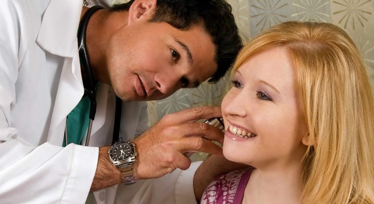 Un écouteur qui utilise la technologie des capteurs médicaux pour détecter les crises d’épilepsie