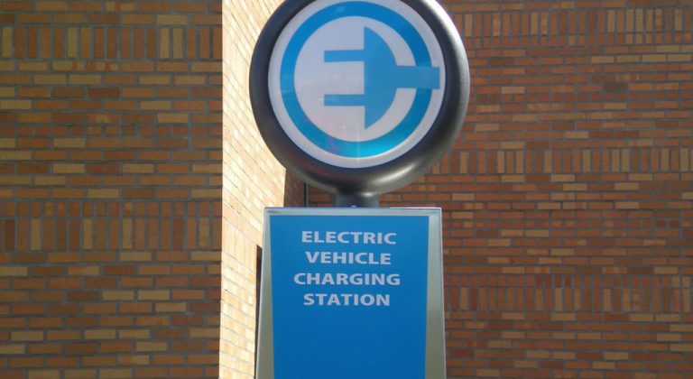 En Australie, les véhicules électriques sont facturés 1 dollar australien par jour