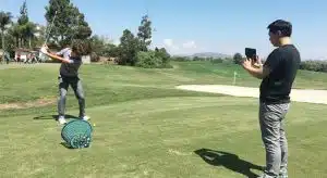 Des chaussures de golf intelligentes qui fournissent des retours sur la qualité du swing