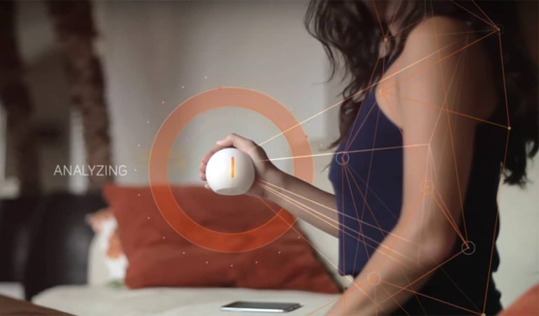 Une lampe LED portative qui fait de la surveillance sanitaire