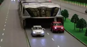Le « bus chevauchant » termine son essai sur route en Chine