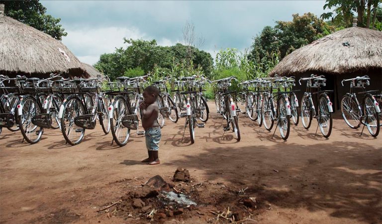 Un programme de location de bicyclettes visant à améliorer la vie rurale en Ouganda
