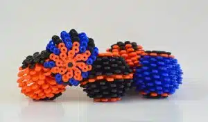 Une boule de lavage inspirée de coraux qui recueille des microfibres polluantes