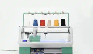 Une machine à tricoter numérique crée une mode à la demande
