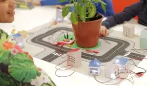 Un kit permettant de créer sa propre énergie enseigne l’électricité aux enfants