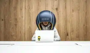 Un dispositif ressemblant à un casque qui bloque les sons du le lieu de travail