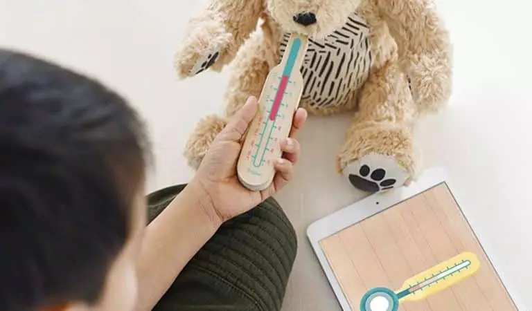 Un ours en peluche en réalité augmentée qui sert d’outil éducatif pour les enfants